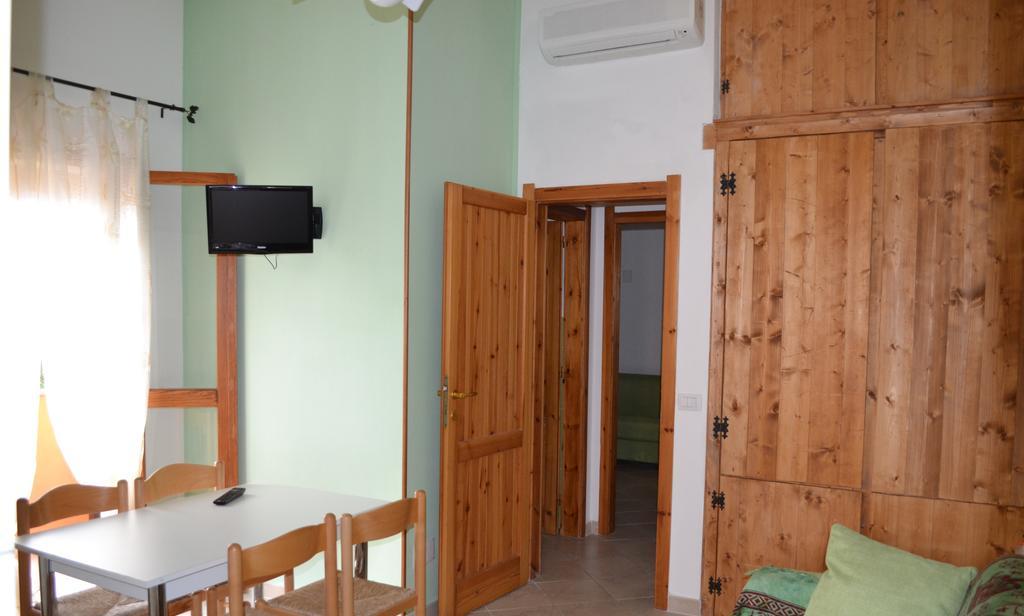 Apartments Mimose Badesi Pokój zdjęcie