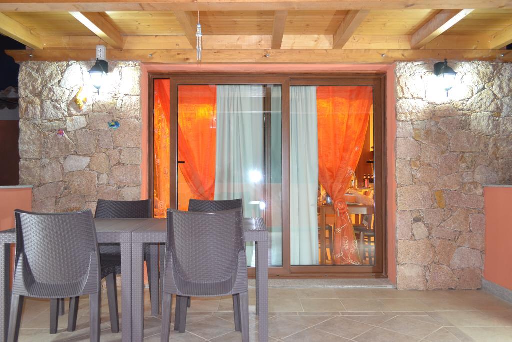Apartments Mimose Badesi Zewnętrze zdjęcie