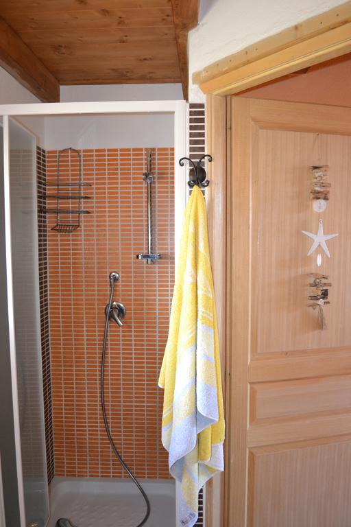 Apartments Mimose Badesi Zewnętrze zdjęcie